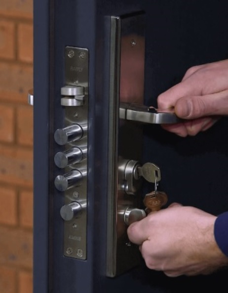 kleidaras-oropou-antikatastasi-kleidarias-thorakismenis-portas